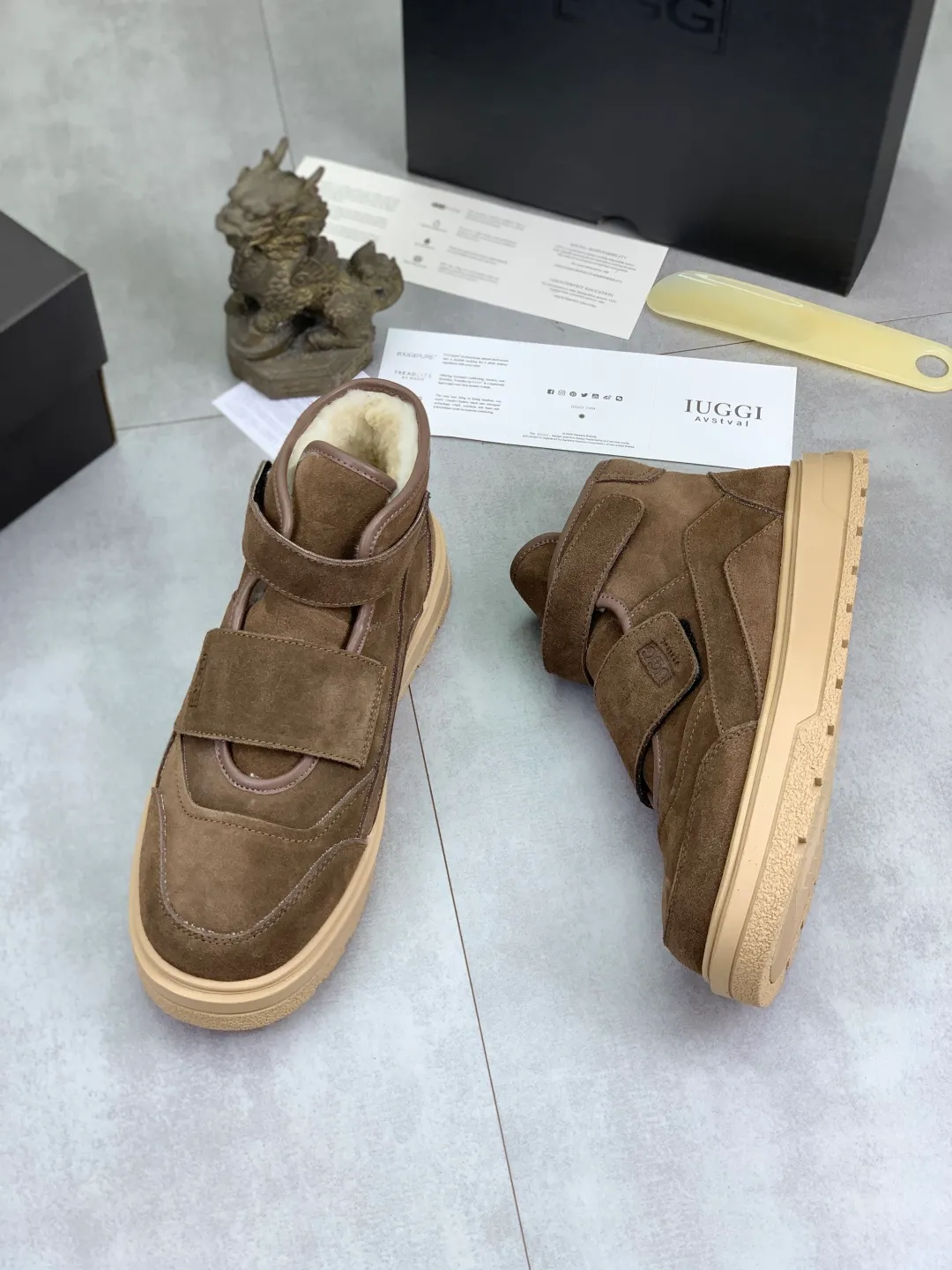 Men's shoes 💰P580 New arrival 🆕🆕🆕 26 New IUGGI Velcro men's shoes Fashionable and casual Velcro men's shoes. First layer suede cowhide + lining wool Rubber outsole Lightweight and non-slip Size: 39-44 Color: three colors